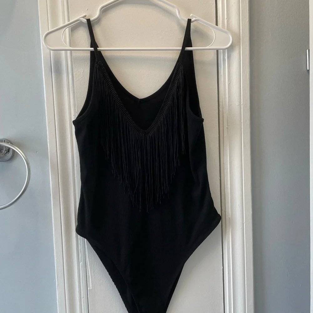 Black V-Neck Bodysuit - Picture 4 of 6